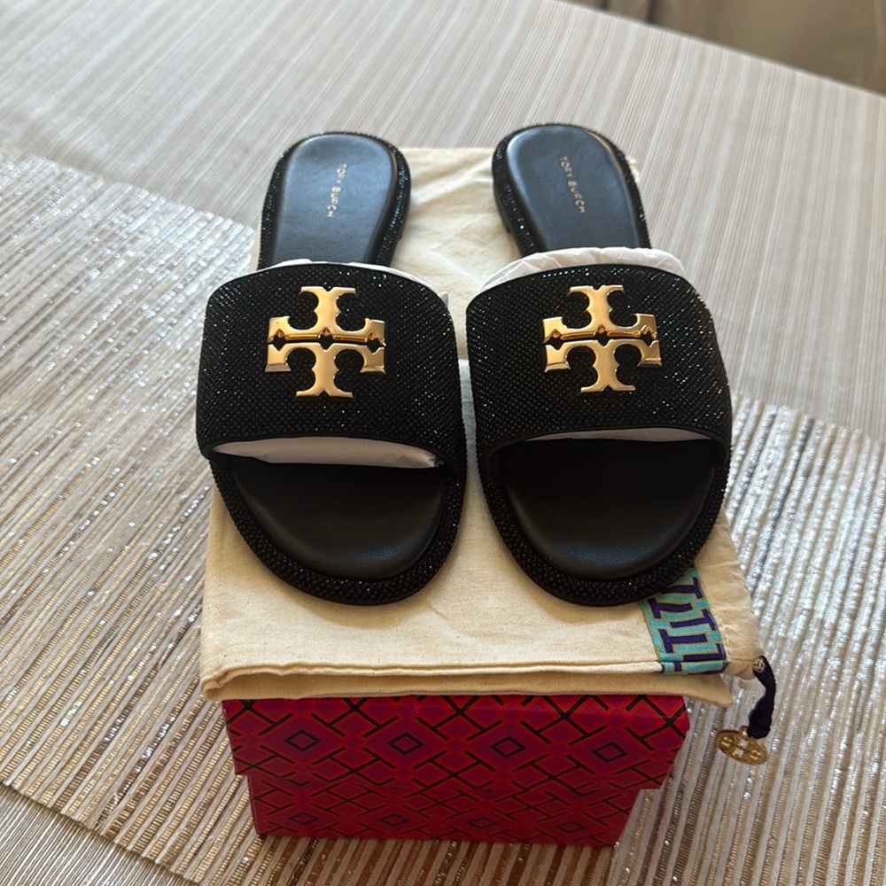 Tory Burch everly slide in perfect black with gold emblem